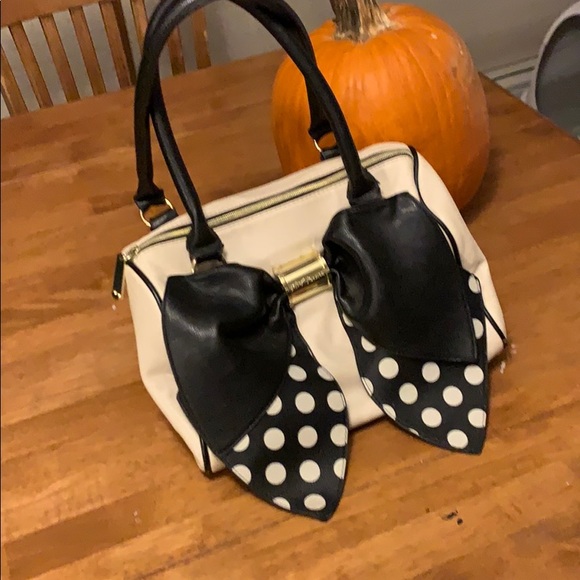 Betsey Johnson Handbags - Betsey Johnson bow purse